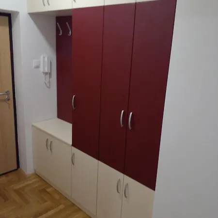 Apartman Grad-centar トレビニエ